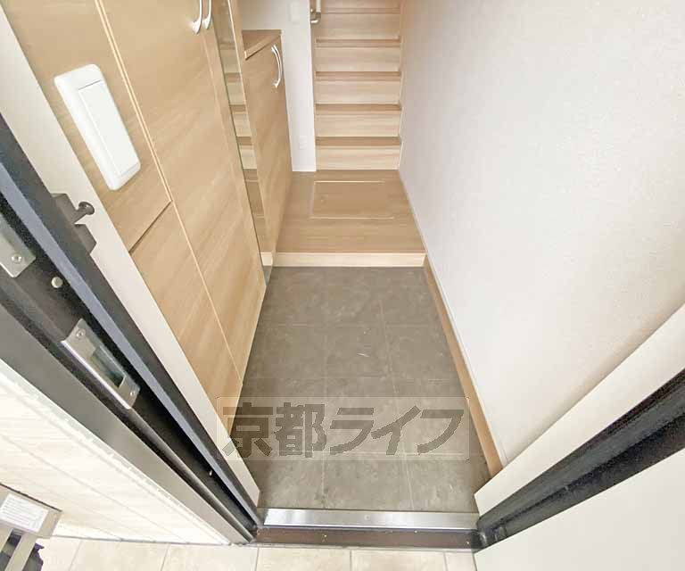 玄関　段差が低くて上がりやすい玄関です。