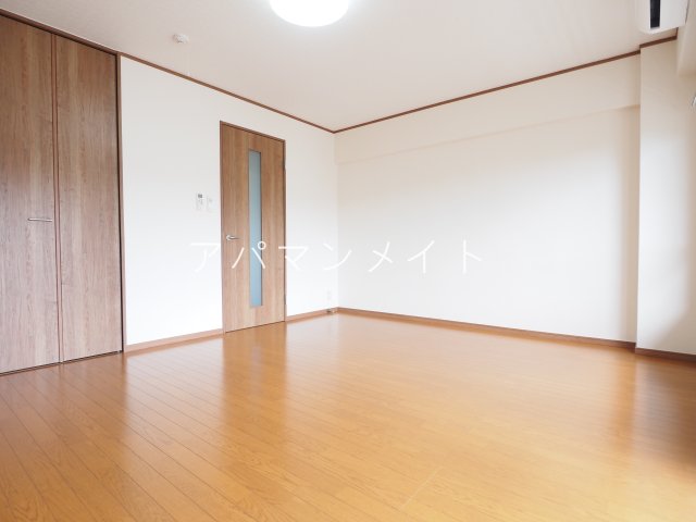 その他部屋・スペース　広くて明るい寝室