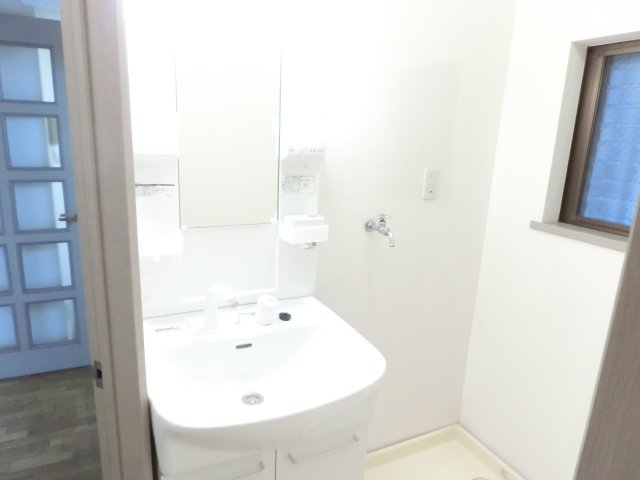 洗面設備　コンパクトで使いやすい洗面所