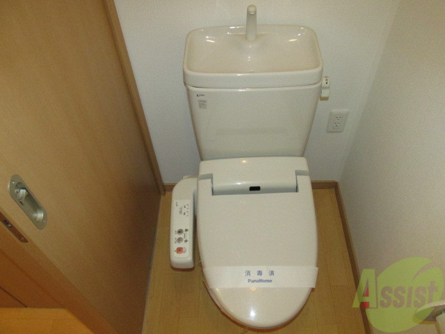 トイレ　ウォシュレットつきのきれいなトイレです