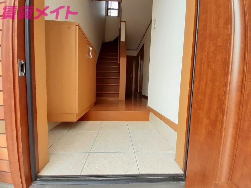 玄関　同物件別室写真