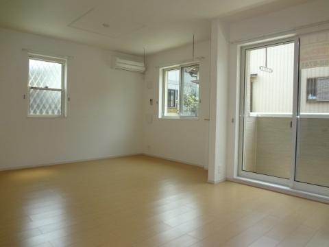 居室・リビング　室内