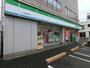 コンビニ　ファミリーマート　小浦忠岡南店（コンビニ）まで598m