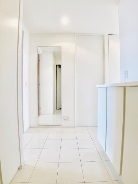 玄関　※別部屋の参考写真です。