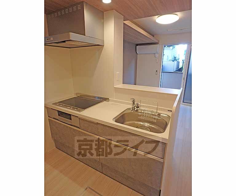 キッチン　対面式のシステムキッチンです。