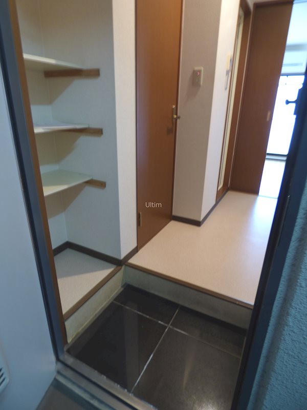 玄関　※類似タイプのお部屋です