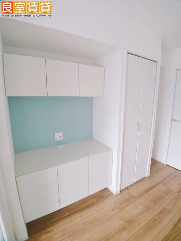 その他　備え付け収納棚