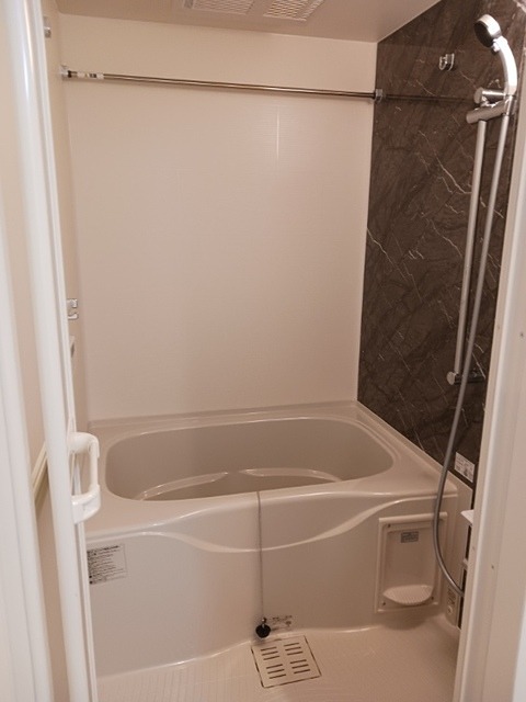 バス・シャワールーム　追い焚き付きです