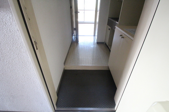 玄関　※別号室の写真です