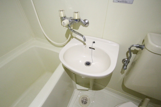 洗面設備　※別号室の写真です