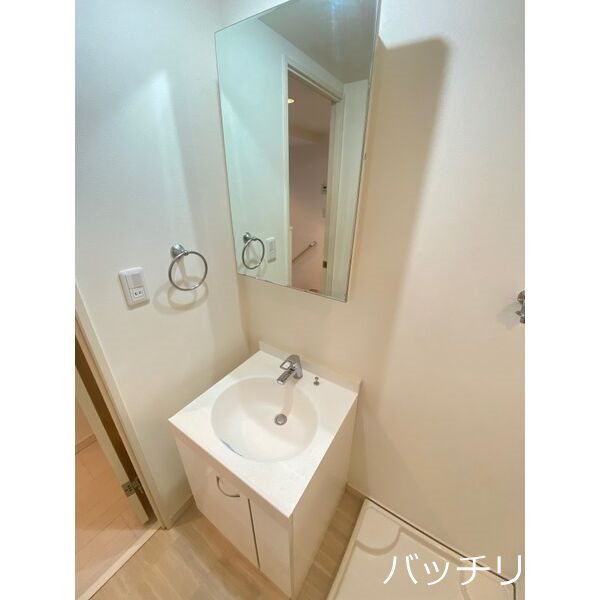 洗面設備　別号室タイプの為、現状を優先致します。