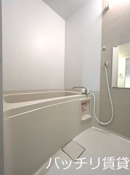 バス・シャワールーム　別号室タイプの為、現状を優先致します。