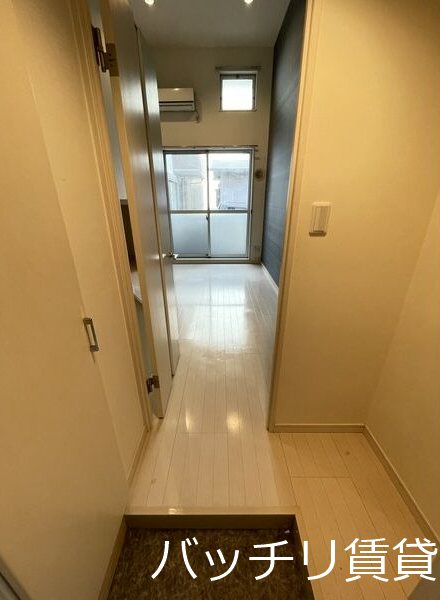 玄関　別号室タイプの為、現状を優先致します。