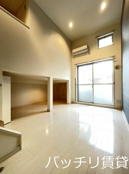 バルコニー　別号室タイプの為、現状を優先致します。