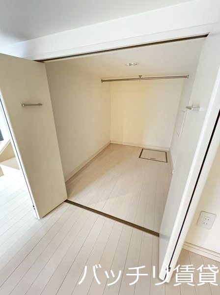 収納　別号室タイプの為、現状を優先致します。