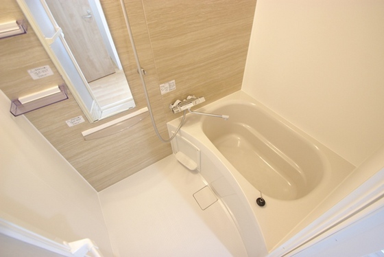 バス・シャワールーム　※別部屋の写真です