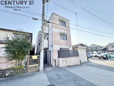 建物外観　オートロックで外部の人間が簡単に出入りできないため安心です。