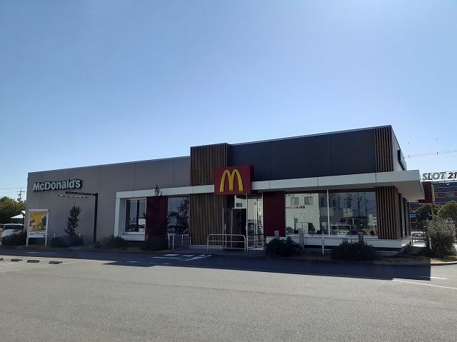 飲食店　マクドナルド２３号岸岡店（飲食店）まで1400m