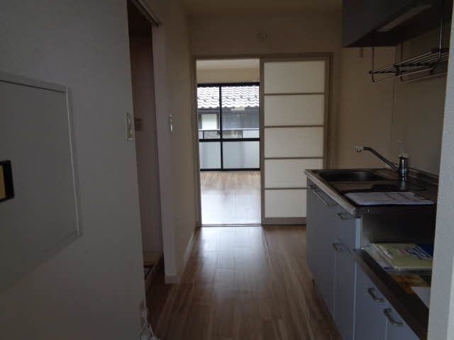 玄関　キッチン・廊下