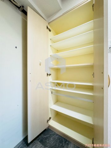 玄関　同マンション別部屋　参考写真