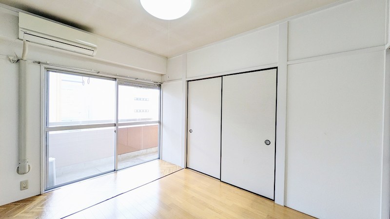 居室・リビング　南側洋室6帖