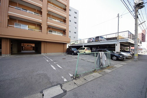 駐車場　敷地内駐車場※コンパクトカー（AQUAやFIT）まで。