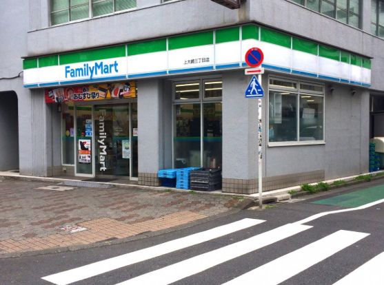 コンビニ　ファミリーマート上大崎三丁目店（コンビニ）まで117m