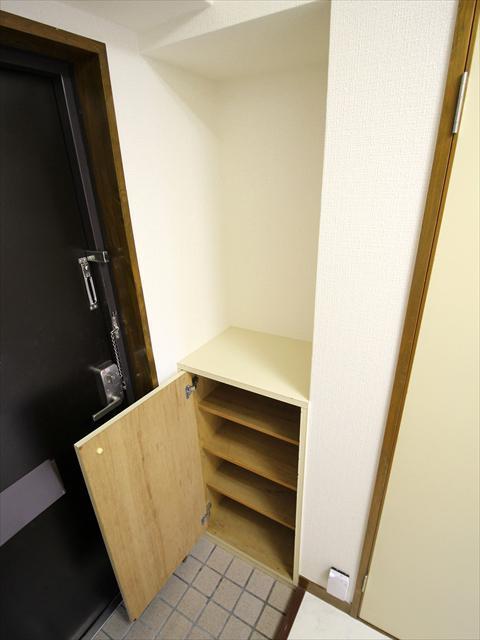 その他　松山市清水町　ロイヤルハイツ清水町　靴収納
