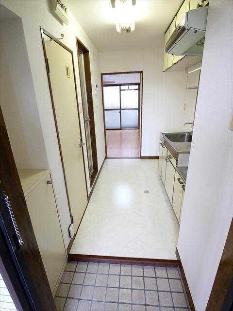 玄関　松山市清水町　ロイヤルハイツ清水町　玄関