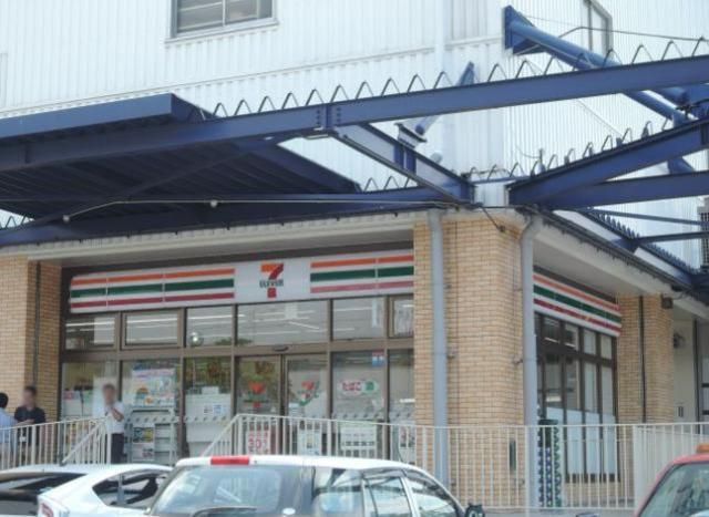 コンビニ　セブンイレブン江東辰巳3丁目店（コンビニ）まで806m