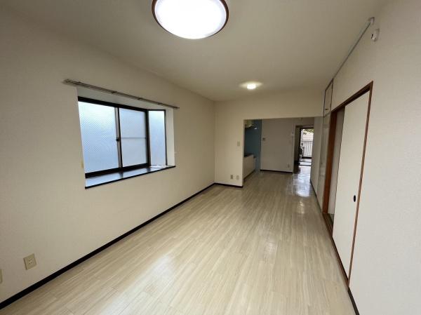 居室・リビング　明るいリビングです。