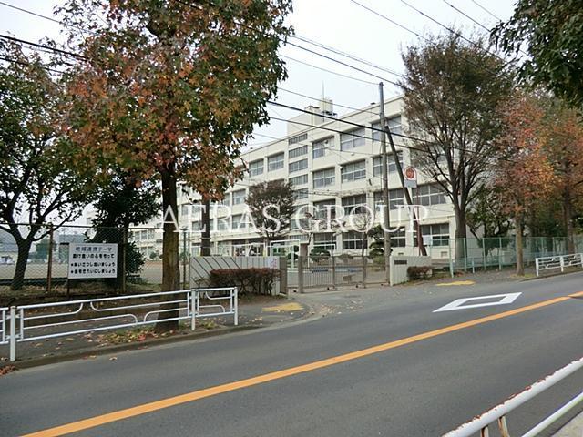 中学校　横浜市立上白根中学校（中学校）まで306m