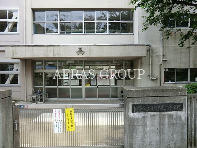 小学校　朝霞市立朝霞第三小学校（小学校）まで607m