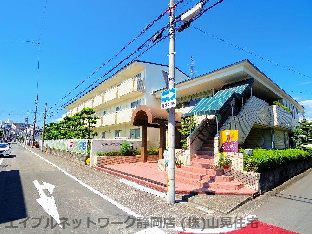 エントランス　ゆとりのあるエントランスです