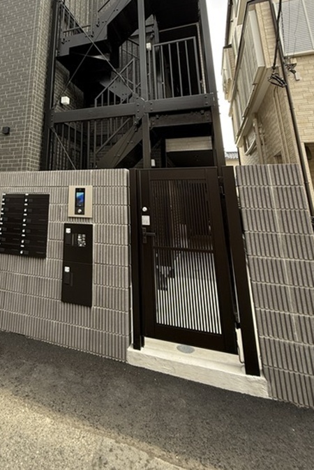 エントランス　お洒落な建物デザイン♪