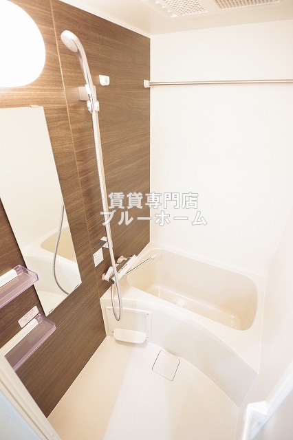 バス・シャワールーム　お風呂は浴室乾燥機付き！