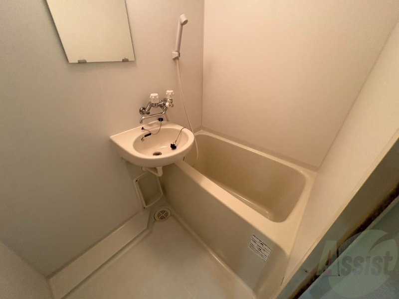 バス・シャワールーム　お風呂になります。一日の疲れを癒してくださいね。