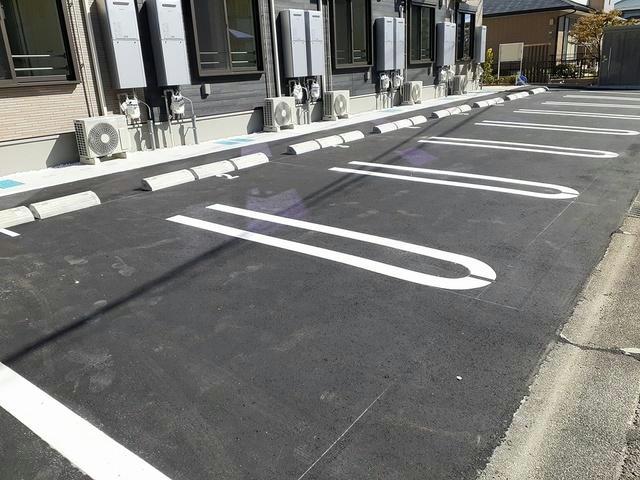 駐車場　駐車場