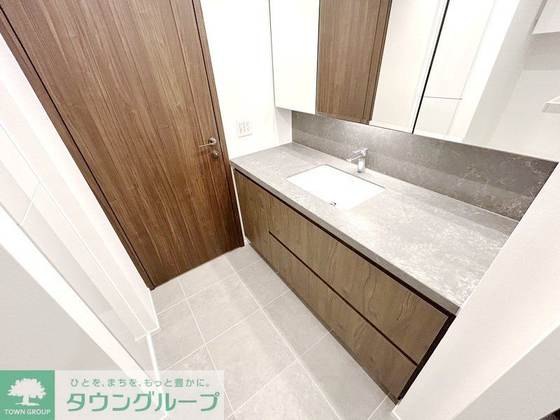 玄関　お部屋探しは株式会社　タウンハウジング　までお気軽にお問合…