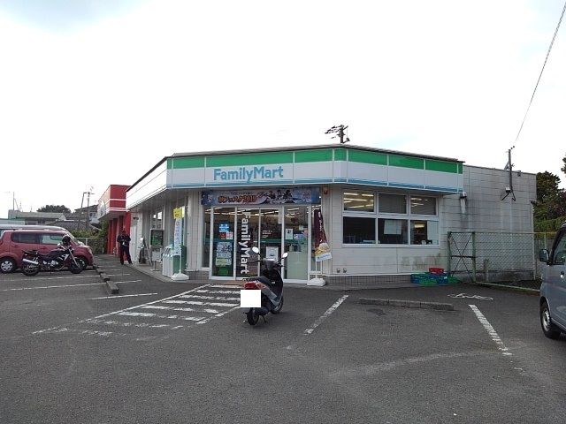 コンビニ　ファミリーマート曽於高校前店（コンビニ）まで800m