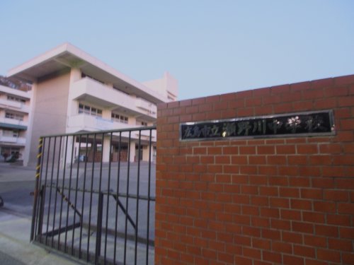 中学校　広島市立瀬野川中学校（中学校）まで2052m