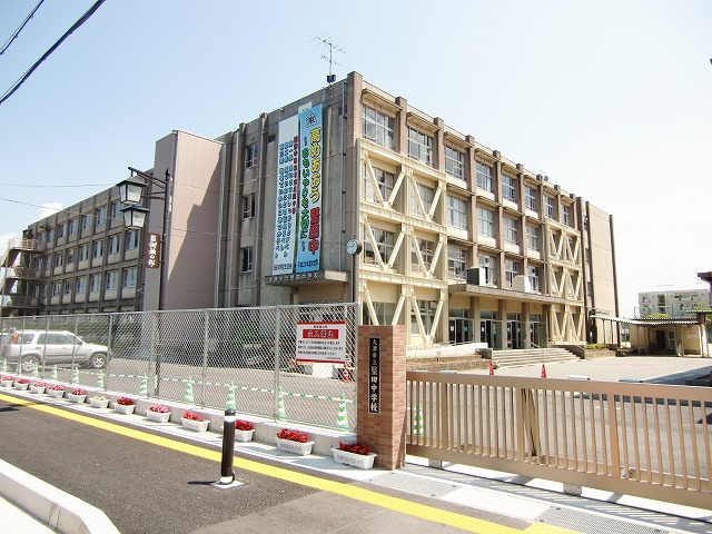 中学校　大津市立堅田中学校（中学校）まで1228m