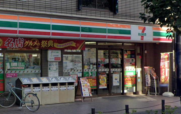 コンビニ　セブンイレブン 世田谷区役所前店（コンビニ）まで133m