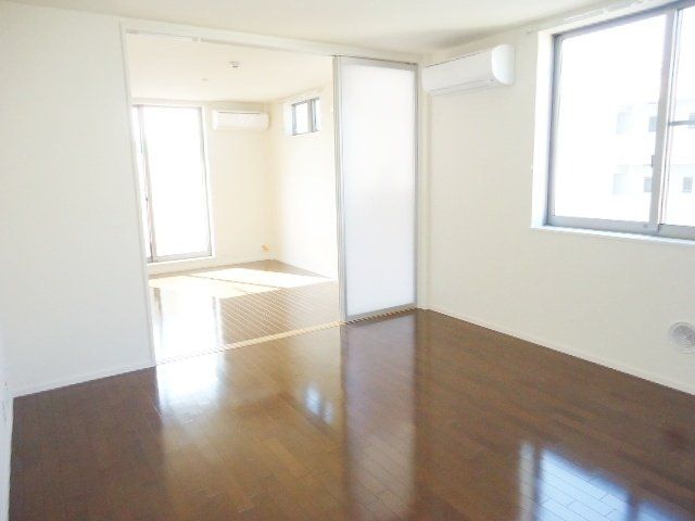 居室・リビング　★★江ノ島電鉄線江ノ島駅徒歩１分★★