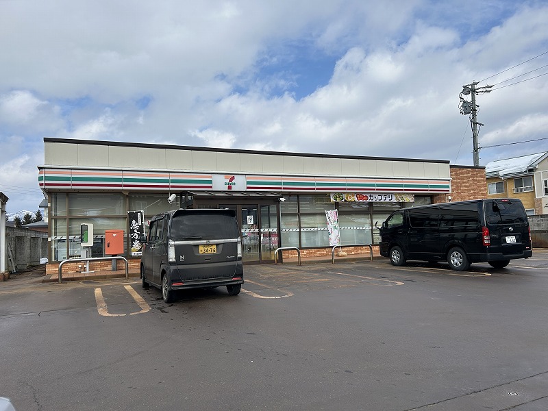 コンビニ　セブンイレブン木島店（コンビニ）まで28m