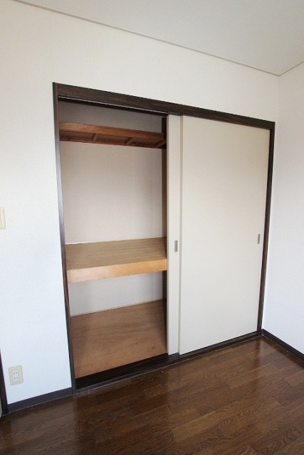 居室・リビング　同物件別号室