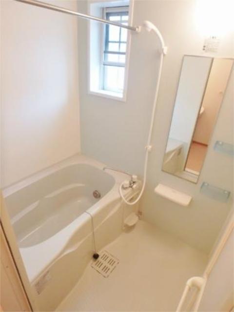 バス・シャワールーム　別号室の参考写真となります。