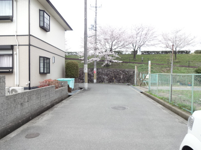 コンビニ　ファミリーマート（コンビニ）まで792m