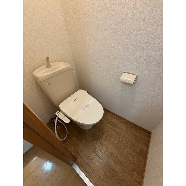 トイレ　温水洗浄便座