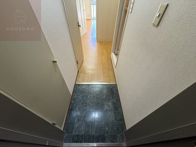 玄関　バルコニー付きです